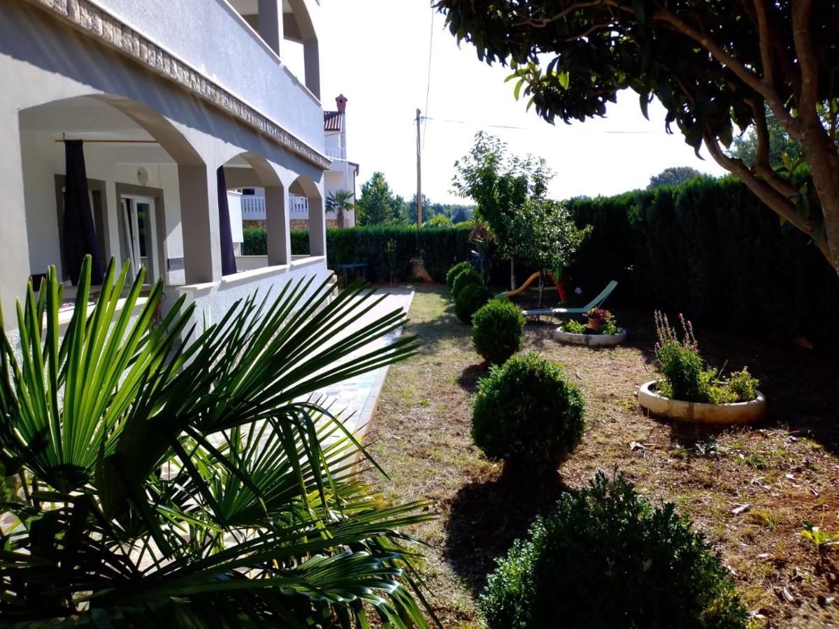 Apartments & Zimmer Jasmine Funtana Exterior photo