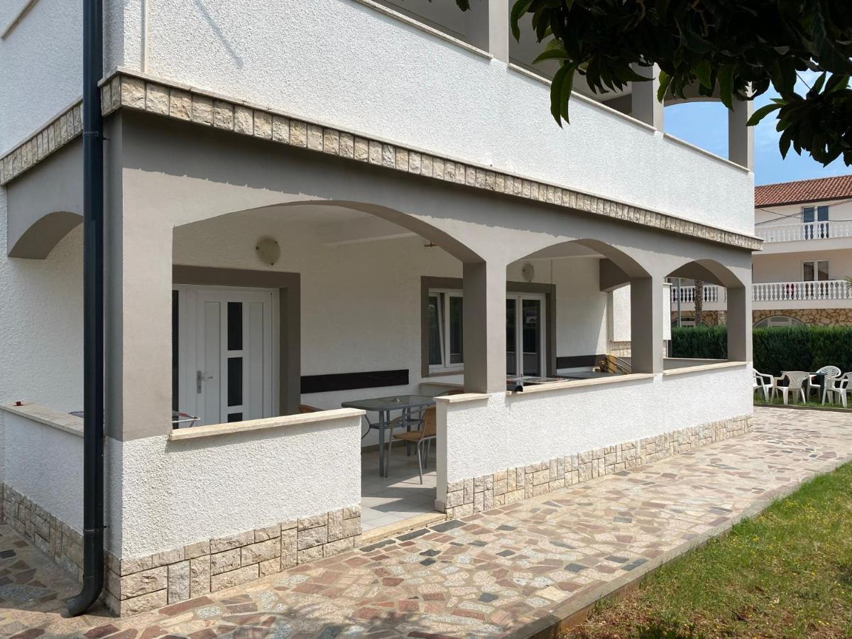 Apartments & Zimmer Jasmine Funtana Exterior photo